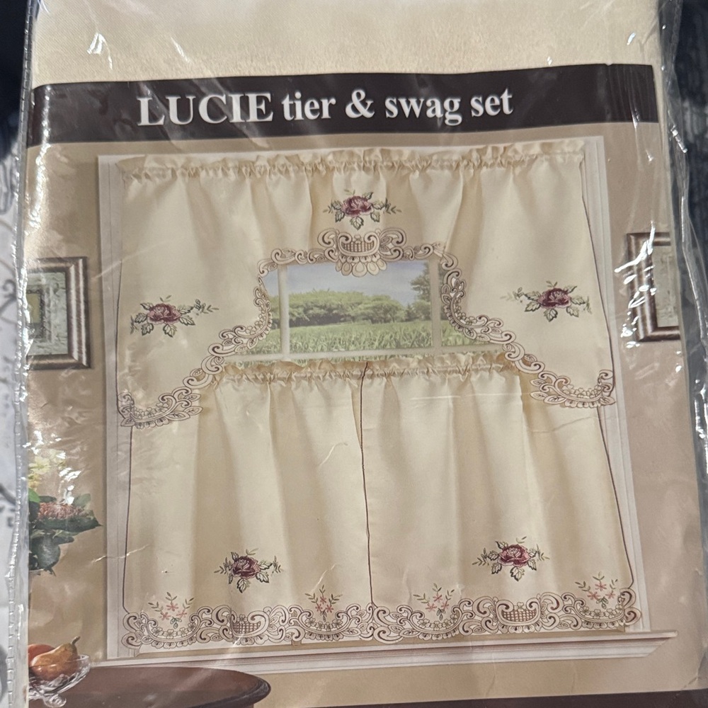Cream Tier & Swag Set